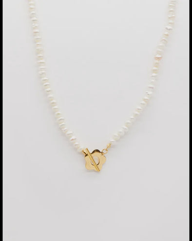 Pearl  necklace with daisy gold fob