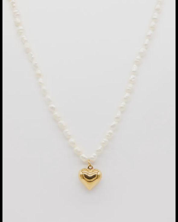 Necklace pearl and gold heart